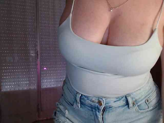 Alina-Lovely webcam