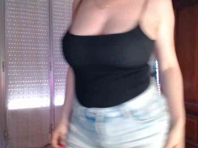 Alina-Lovely webcam