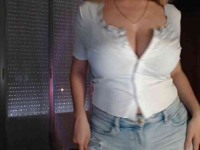Alina-Lovely webcam