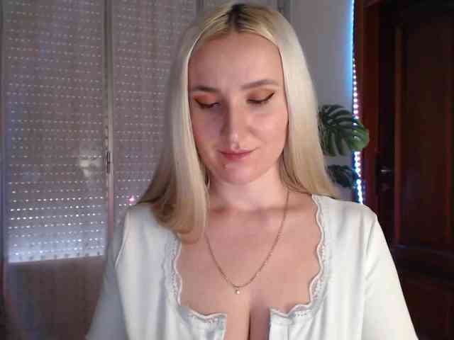 Alina-Lovely webcam