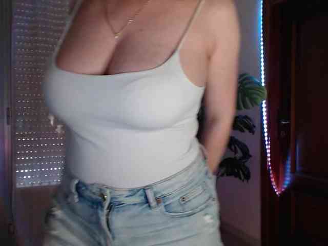 Alina-Lovely webcam