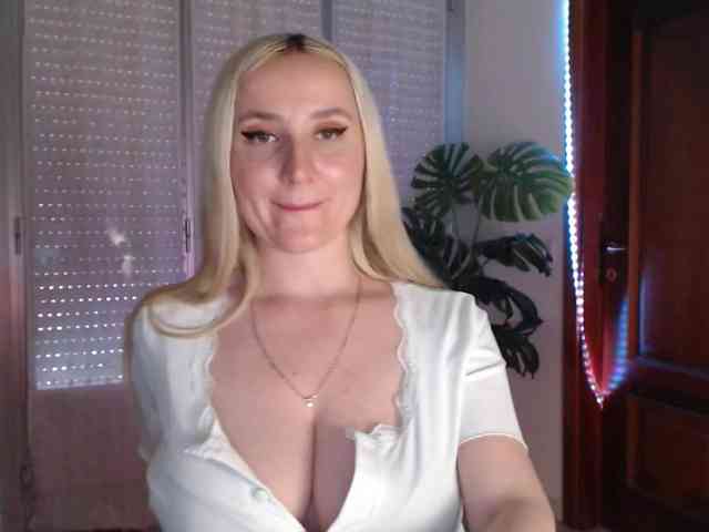 Alina-Lovely webcam