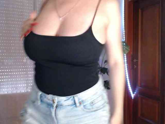 Alina-Lovely webcam