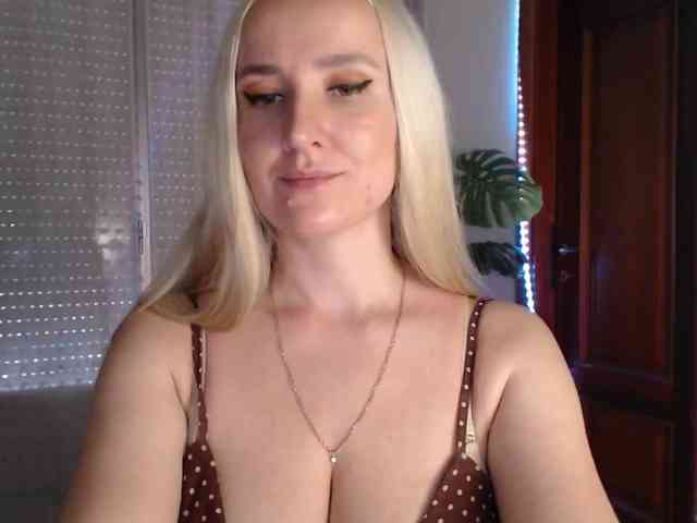 Alina-Lovely webcam