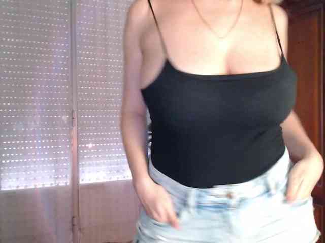 Alina-Lovely webcam