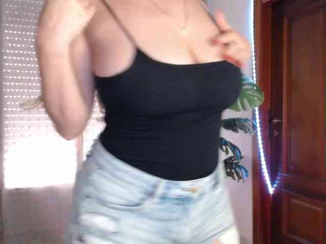 Alina-Lovely webcam