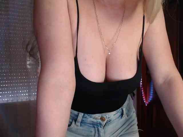 Alina-Lovely webcam