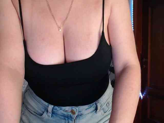 Alina-Lovely webcam