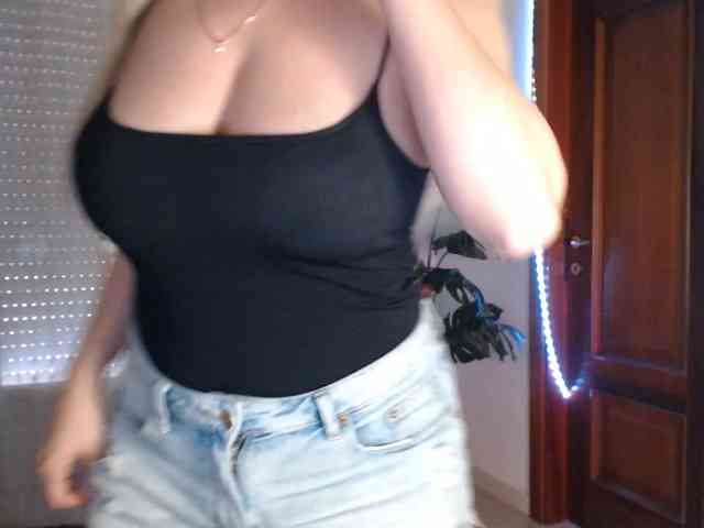 Alina-Lovely webcam