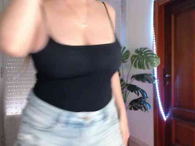Alina-Lovely webcam