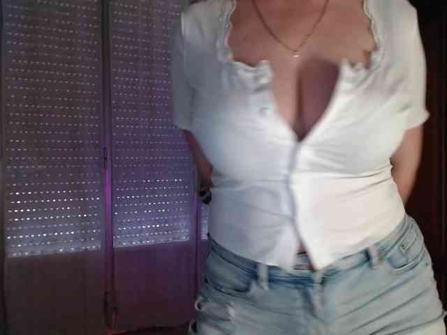 Alina-Lovely webcam