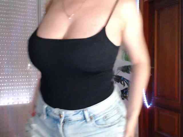 Alina-Lovely webcam