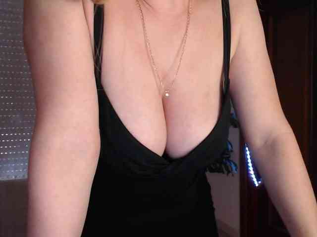 Alina-Lovely webcam