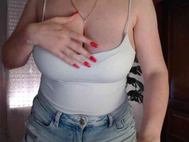 Alina-Lovely webcam