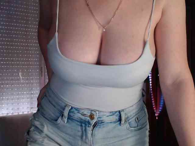 Alina-Lovely webcam