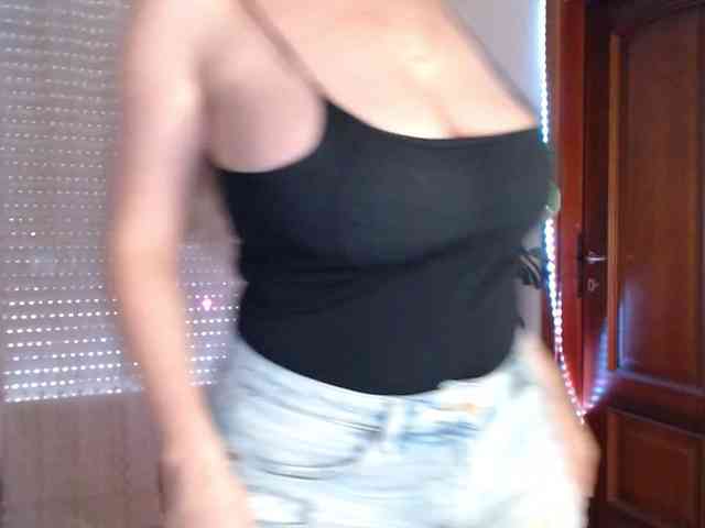 Alina-Lovely webcam