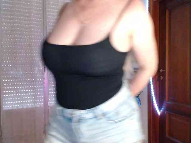 Alina-Lovely webcam