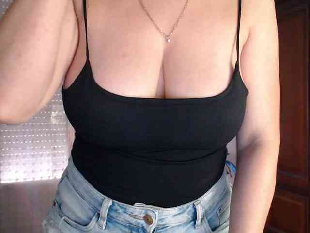 Alina-Lovely webcam