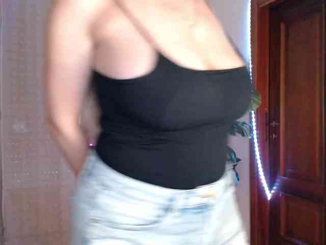 Alina-Lovely webcam
