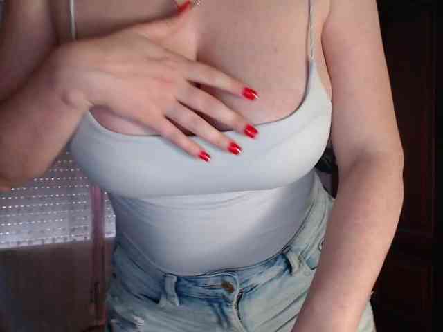 Alina-Lovely webcam