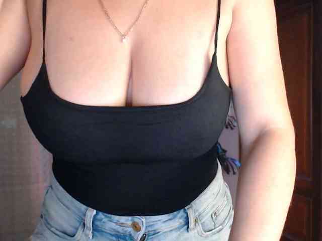 Alina-Lovely webcam