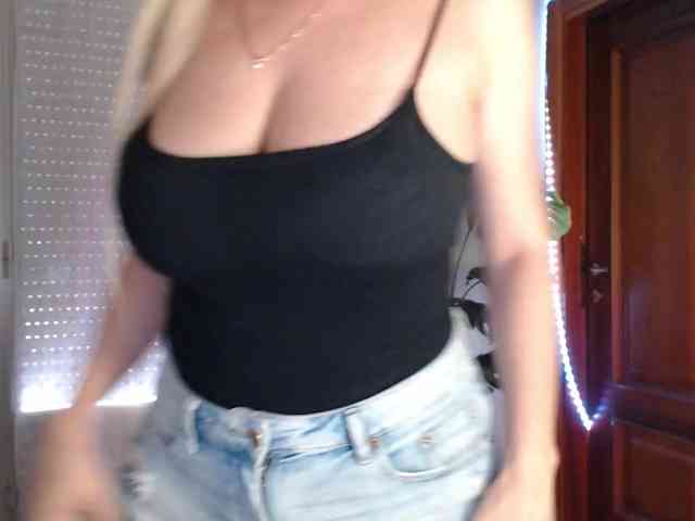 Alina-Lovely webcam