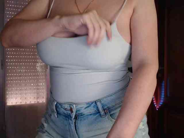Alina-Lovely webcam