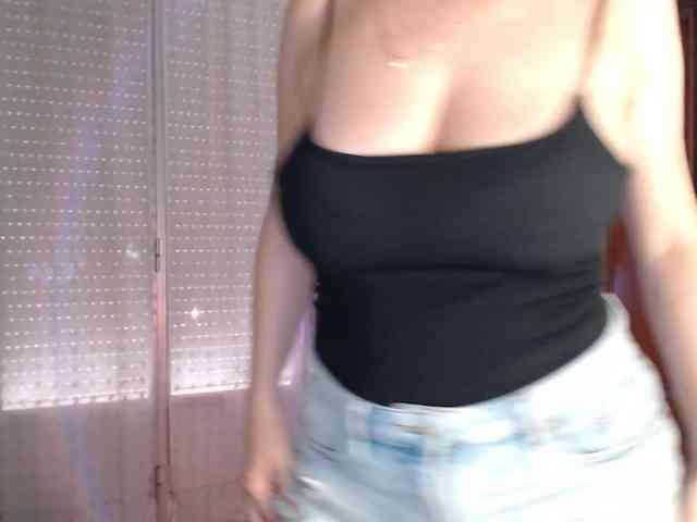 Alina-Lovely webcam