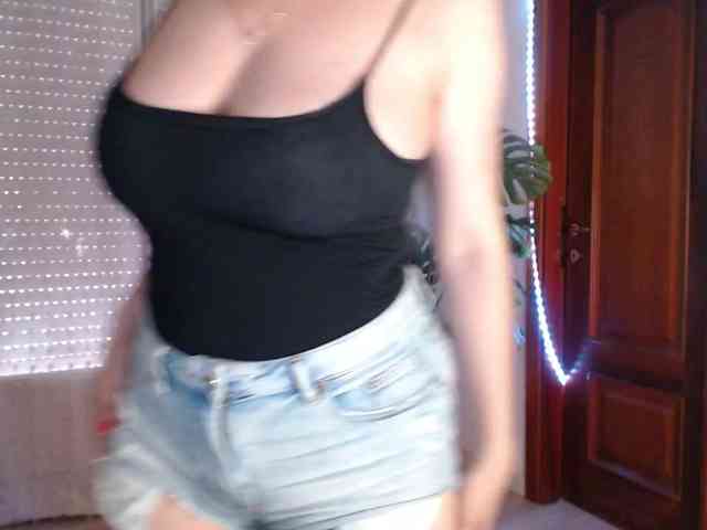 Alina-Lovely webcam