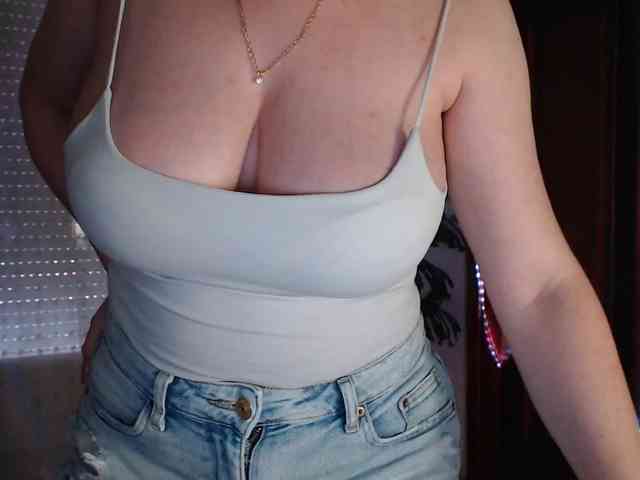 Alina-Lovely webcam