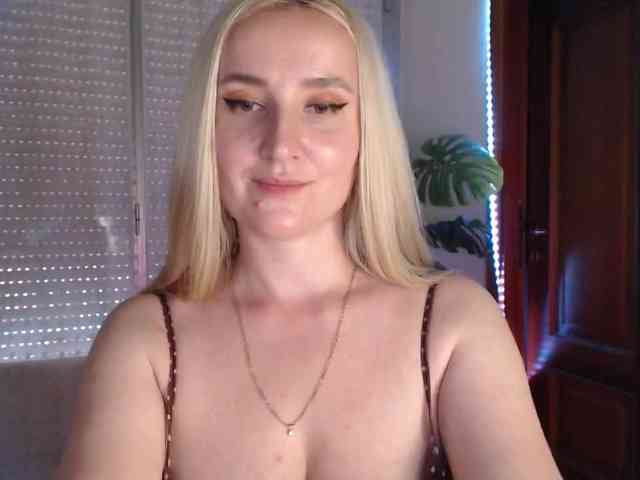 Alina-Lovely webcam