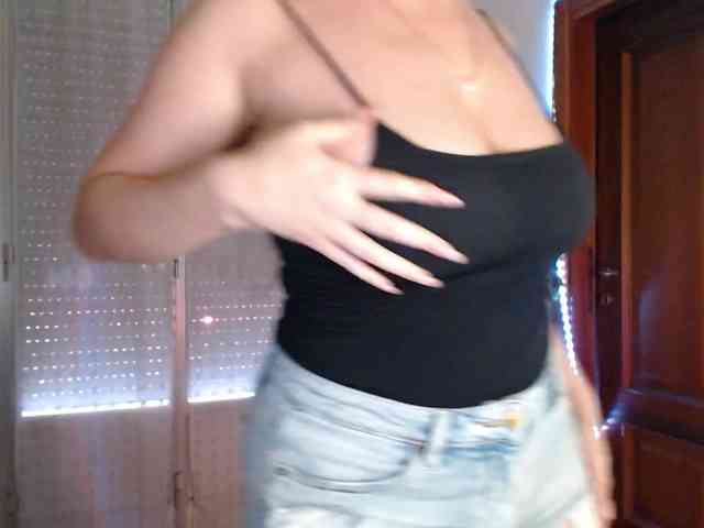 Alina-Lovely webcam