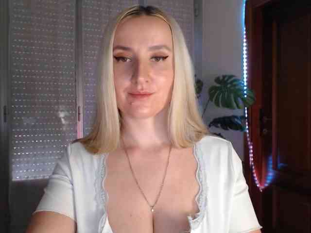 Alina-Lovely webcam