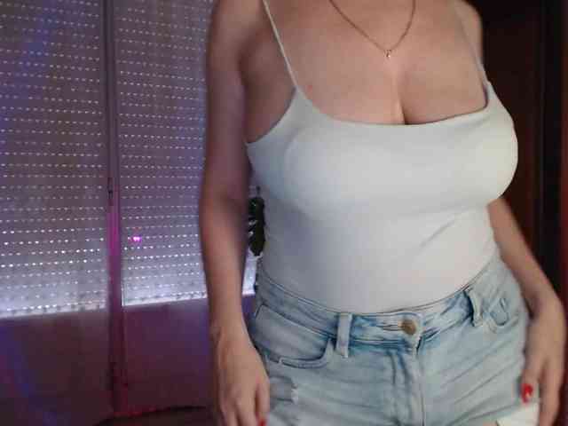 Alina-Lovely webcam