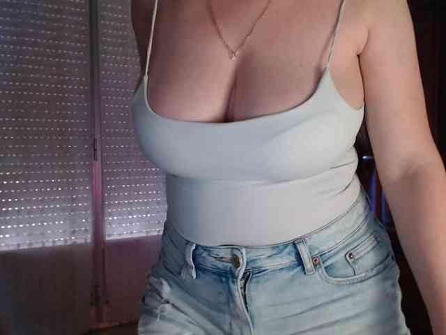 Alina-Lovely webcam