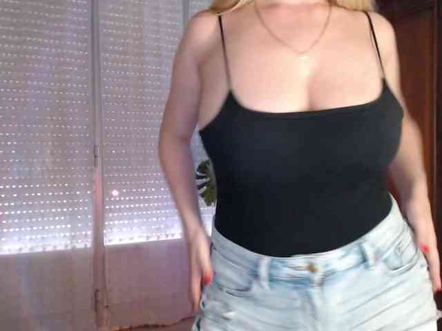 Alina-Lovely webcam
