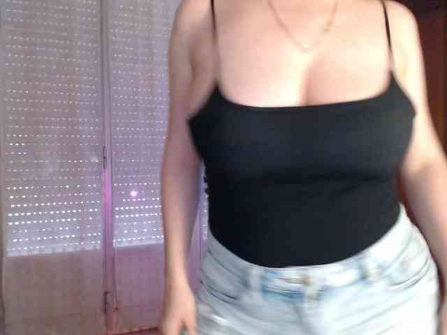 Alina-Lovely webcam