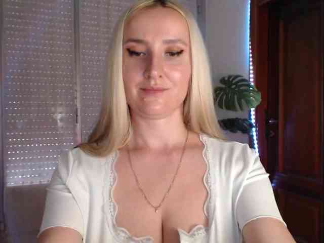 Alina-Lovely webcam