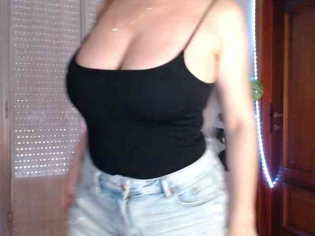 Alina-Lovely webcam