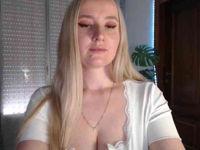 Alina-Lovely webcam