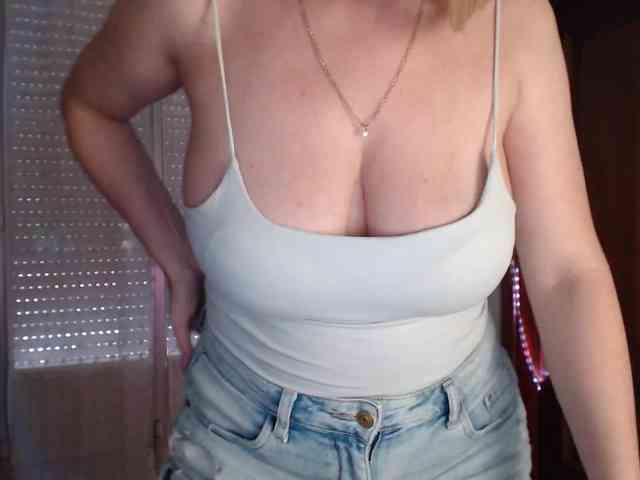 Alina-Lovely webcam