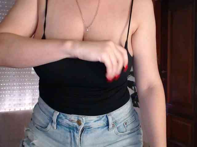 Alina-Lovely webcam