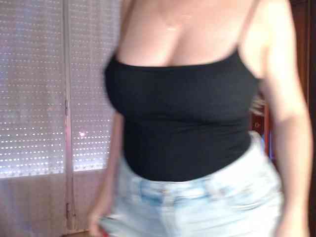 Alina-Lovely webcam