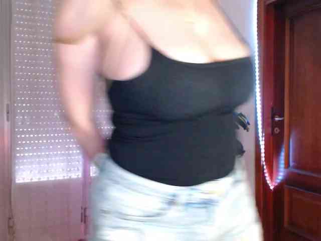 Alina-Lovely webcam