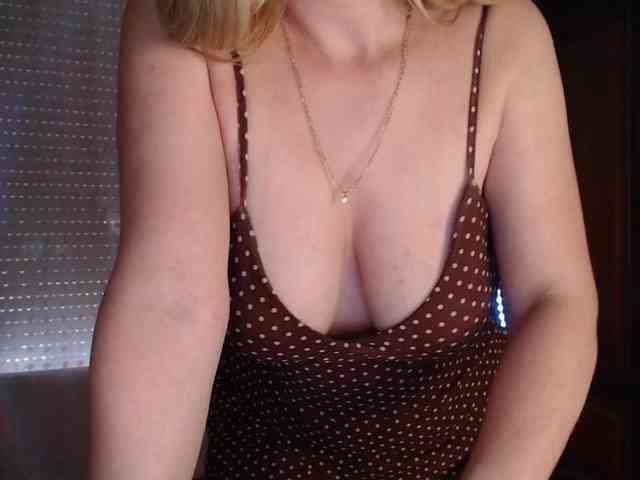 Alina-Lovely webcam