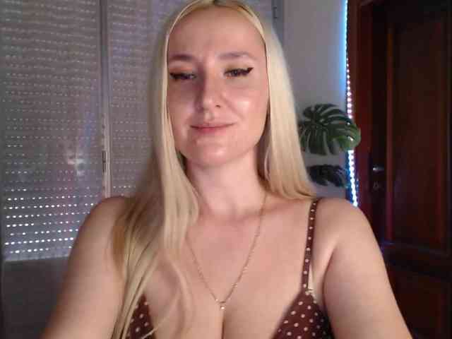 Model: Alina-Lovely