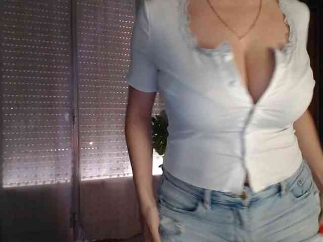 Alina-Lovely webcam