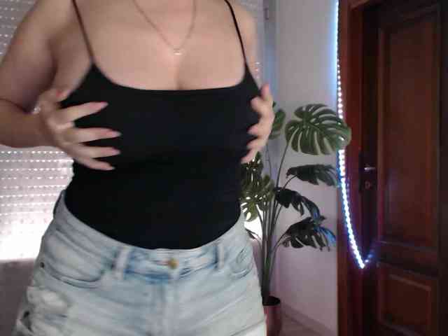 Alina-Lovely webcam