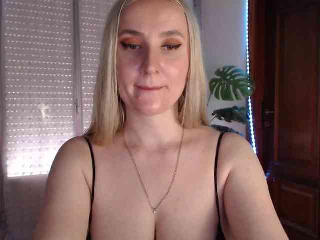 Alina-Lovely webcam