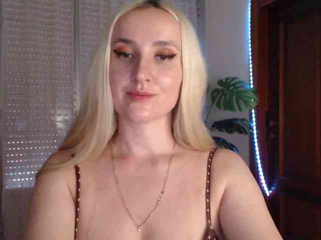 Alina-Lovely webcam